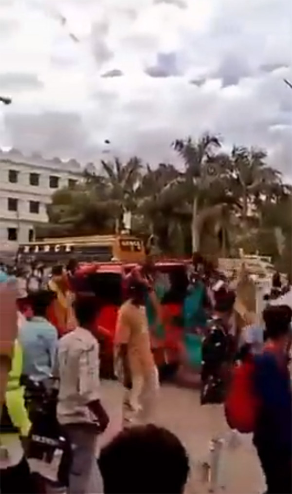 ಬೇಕಿತ್ತಾ ಇದೆಲ್ಲ: ಕಾಲೇಜಿನಲ್ಲಿ ಹೀರೋಯಿಸಂ ತೋರಿಸಲು ಹೋದ ವಿದ್ಯಾರ್ಥಿಗಳು, ಮುಂದಿತ್ತು ಮಾರಿಹಬ್ಬ..! 