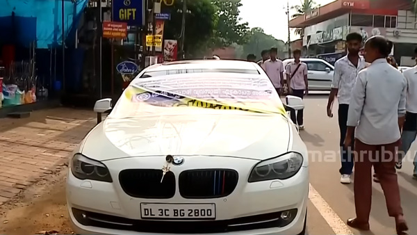 bmw-car-owner-left-his-car-on-roadside-viral-video