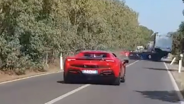 ಉದ್ಯಮಿ ವಿಕಾಸ್ ಒಬೆರಾಯ್, ನಟಿ ಗಾಯತ್ರಿ ದಂಪತಿಯಿದ್ದ ಕಾರು ಅಪಘಾತ, ನೀವು ಬೆಚ್ಚಿಬೀಳ್ತಿರಾ.. ವಿಡಿಯೋ ನೋಡಿ