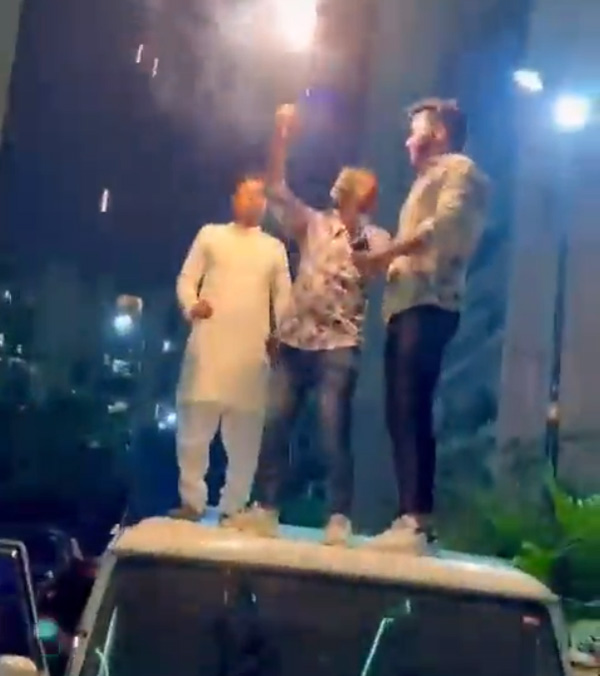 ಹುಟ್ಟುಹಬ್ಬದ ಹೆಸರಿನಲ್ಲಿ ಕಾರಿನ ಮೇಲೆ ನಿಂತು ಪುಂಡರ ಹುಚ್ಚಾಟ: ಈ ಉಡುಗೊರೆಯನ್ನು ಊಹಿಸಿರಲಿಲ್ಲವೇನೋ? 