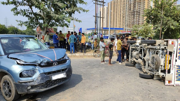 tata-punch-hits-ace-pickup-truck-what-happened-again-proved-punch-safest-car