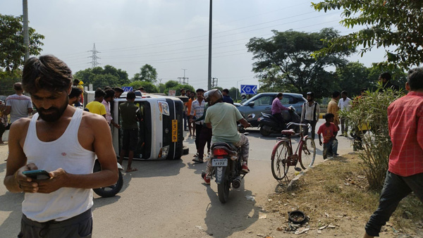 tata-punch-hits-ace-pickup-truck-what-happened-again-proved-punch-safest-car