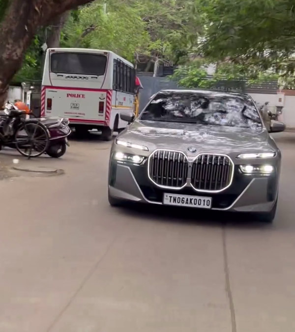tamil-actor-dhanush-bought-new-bmw-7-series-video-viral tamil-actor-dhanush-bought-new-bmw-7-series-video-viral