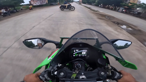 two-bikes-collide-highway-high-speed-viral-video