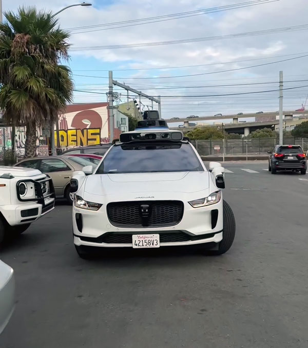 Indian Women Shares Driverless Autopilot Taxi Service In America