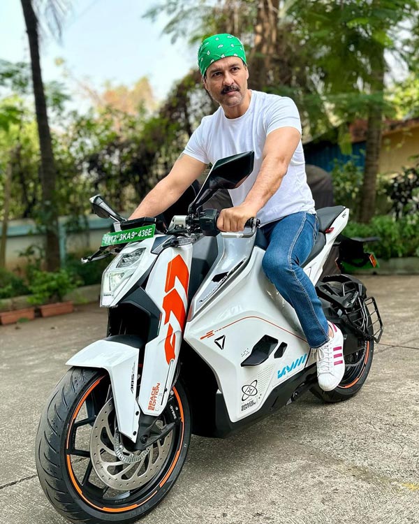 ಬೆಂಗಳೂರಿನ ಅಲ್ಟ್ರಾವೈಲೆಟ್ F77 ಸ್ಪೇಸ್ ಎಡಿಷನ್ ಇ-ಬೈಕ್ ಖರೀದಿಸಿದ ಖ್ಯಾತ ನಟ: 5 ಲಕ್ಷ ಬೆಲೆ.. ವಿಶೇಷತೆಗಳೇನು?