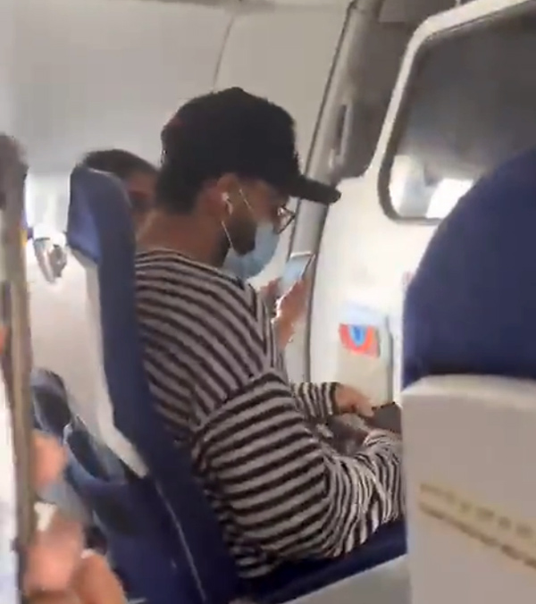 virat-kohli-travelled-economy-class-viral-video