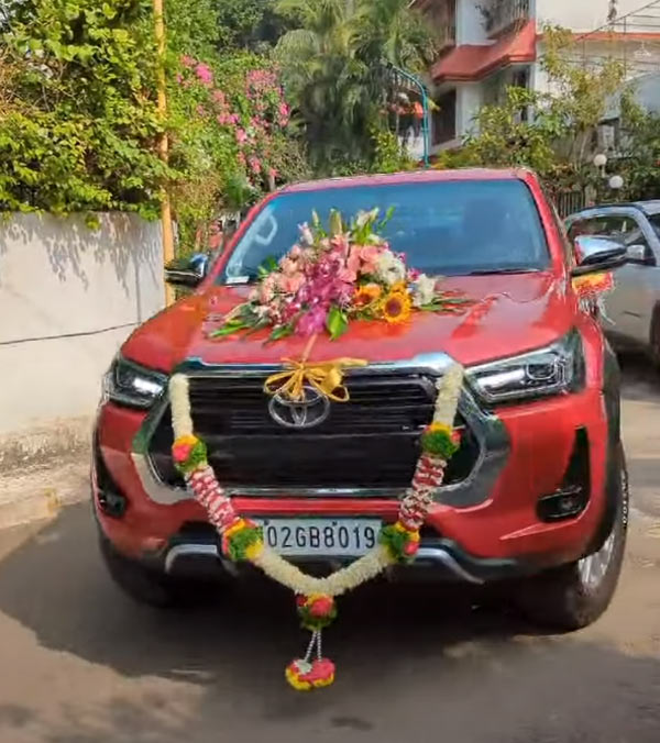  Arshad Warsi Buys Toyota Hilux