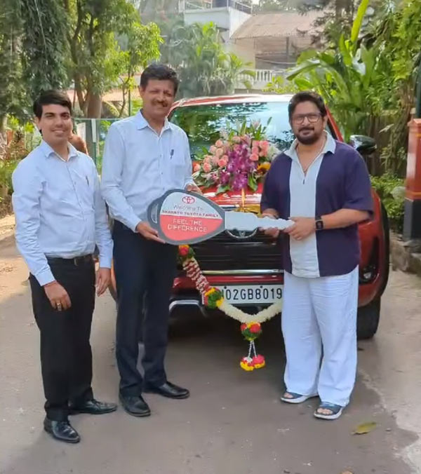  Arshad Warsi Buys Toyota Hilux