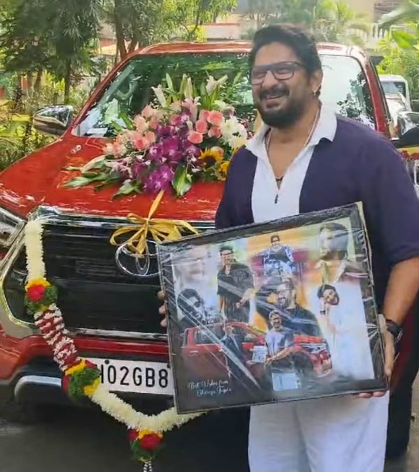  Arshad Warsi Buys Toyota Hilux