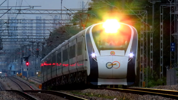 Vande Bharat Express: ಕರ್ನಾಟಕದಲ್ಲಿ ಸಂಚರಿಸುವ ವಂದೇ ಭಾರತ್ ಎಕ್ಸ್‌ಪ್ರೆಸ್‌ನ್ನು ಇಲ್ಲಿ ನಿಲುಗಡೆ ನೀಡಿ
