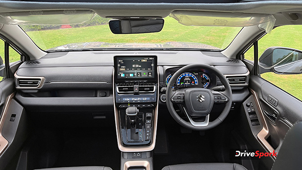 Maruti Suzuki: ಇನ್ವಿಕ್ಟೋಗಾಗಿ ಶೋರೂಂ ಮುಂದೆ ಜನವೋ ಜನ, 8 ಮಂದಿ ಹೋಗಬಹುದು.. 23 ಕಿ.ಮೀ ಮೈಲೇಜ್