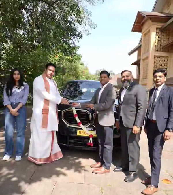ಬಹು ಕೋಟಿಯ BMW ಕಾರು ಖರೀದಿಸಿದ ರಾಜ್ಯ ಬಿಜೆಪಿ ನಾಯಕ: ಆನೆಗುಡ್ಡೆ ವಿನಾಯಕ ದೇಗುಲದಲ್ಲಿ ಪೂಜೆ