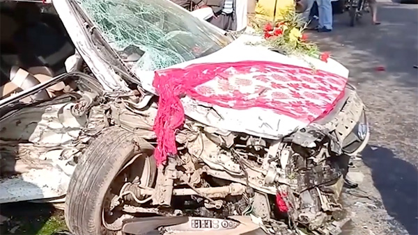 mahindra-thar-hyundai-verna-crash-all-passengers-safe