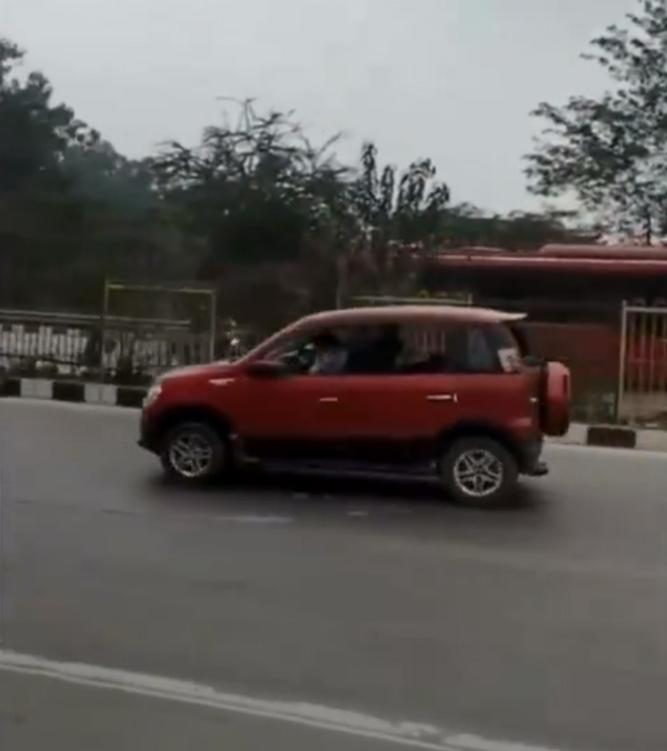 owner-damaged-the-expensive-car-in-a-fight-for-just-rs-5