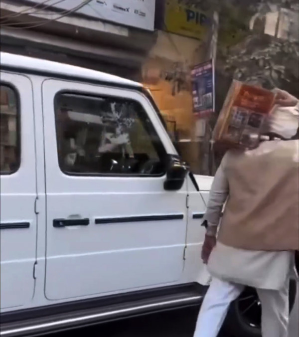 carrying-cement-bags-in-mercedes-g-wagon-suv-viral-video