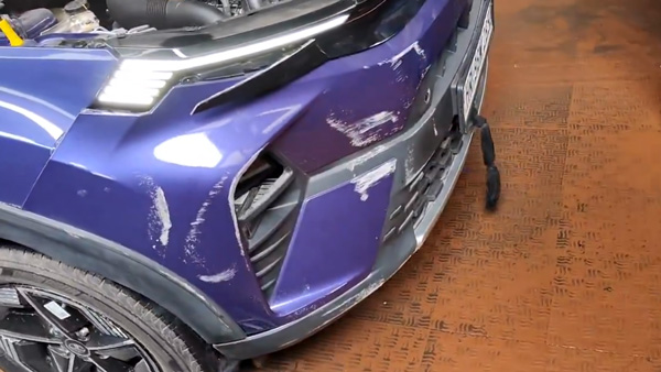 tata-nexon-facelift-crashed-at-service-center-dealer-swift-response