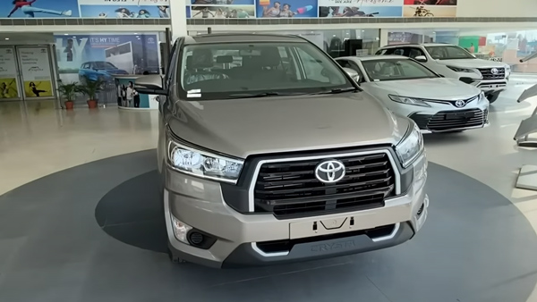 used-innova-crysta-price-and-features-details