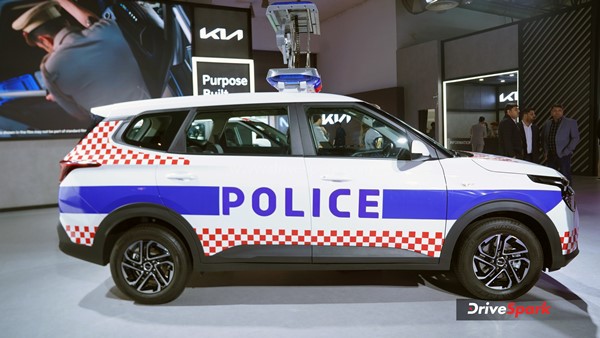 kia-india-delivers-71-specially-customised-carens-to-police