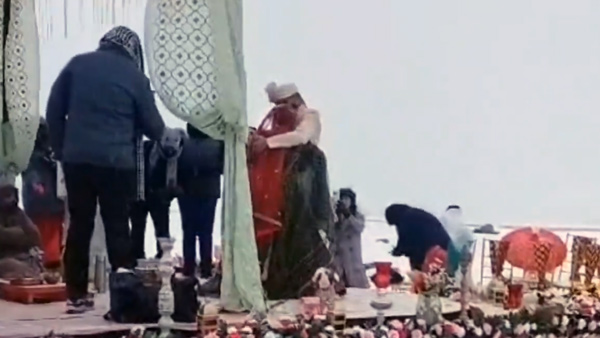 Bride Arrives To Shimla Spiti Valley Wedding In Mahindra Thar