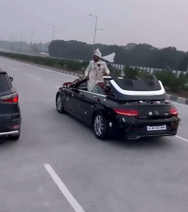 Groom Celebrated His Wedding By throwing Money On The Road