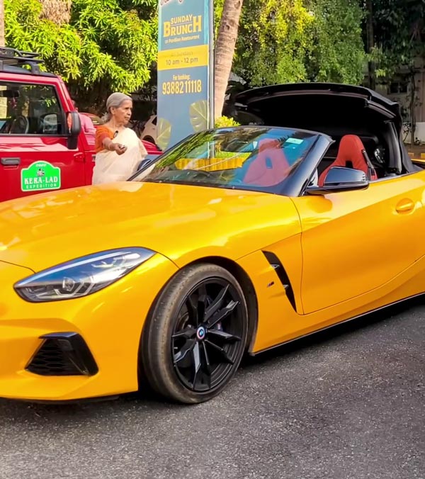 video-viral-70-year-old-woman-drove-a-sports-car