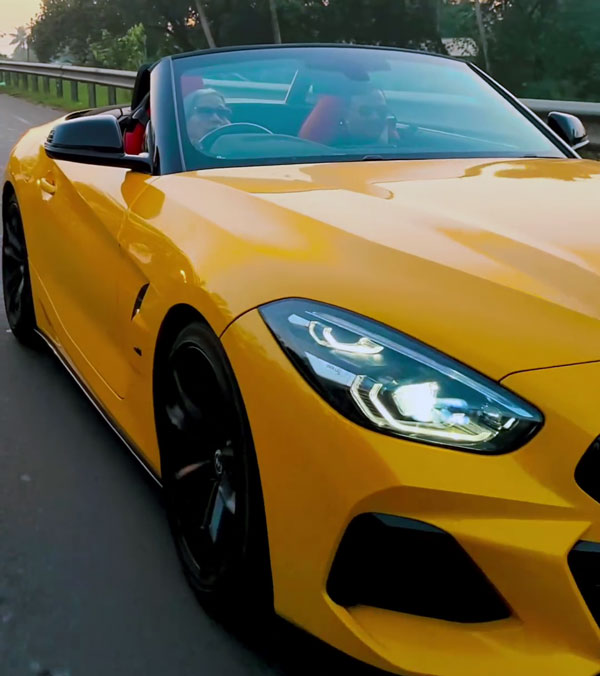 video-viral-70-year-old-woman-drove-a-sports-car