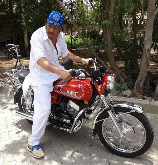 Famous Actor Jackie Shroff Likes Yamaha Rajdoot Bike: He Have Also Luxurious Cars