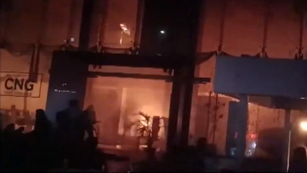 shimoga-hyundai-showroom-fire-incident-6-new-cars-gutted