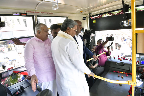 Ksrtc Ashwamedha Classic Buss: Cm Siddaramaiah Launches: Free Travel For Women
