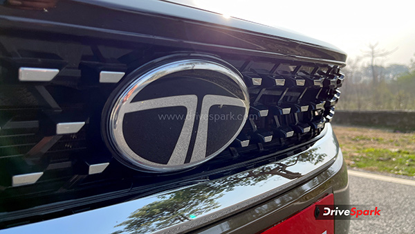 Top Features Of TATA Tigor iCNG AMT, Engine, Mileage and More