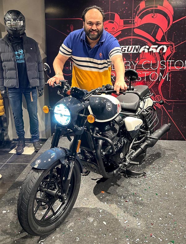 Karan Dua Buys Royal Enfield Shotgun 650