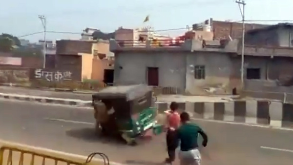 holi-festival-water-balloons-auto-overturned-video-viral
