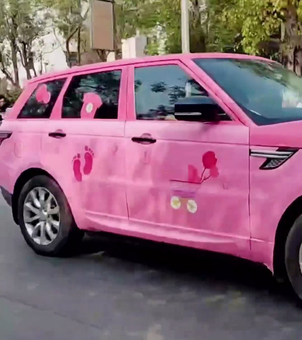 father-transforms-range-rover-suv-into-toy-to-celebrate-baby-girls-birth