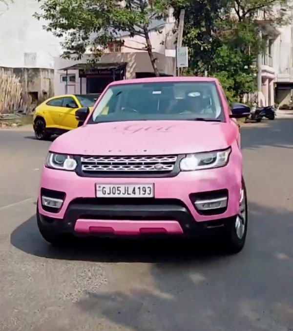 father-transforms-range-rover-suv-into-toy-to-celebrate-baby-girls-birth