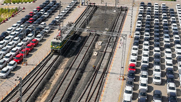 maruti-suzuki-gujarat-in-plant-train-inaugurated-by-pm-modi