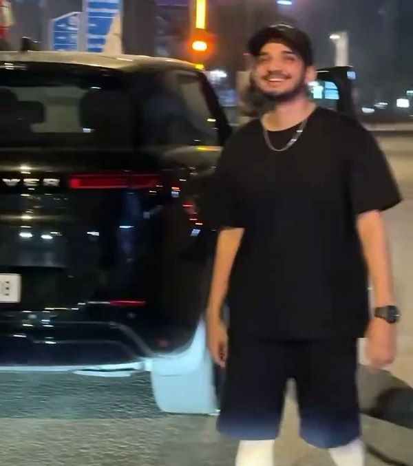 Munawar Faruqui Buys A Range Rover