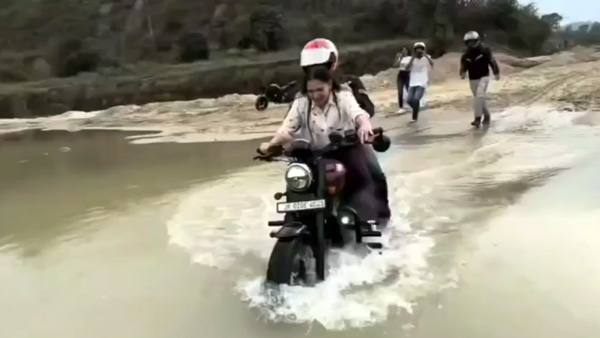 Girl Falls Into River While Riding Jawa 42 Bobber Video Breaks The Internet