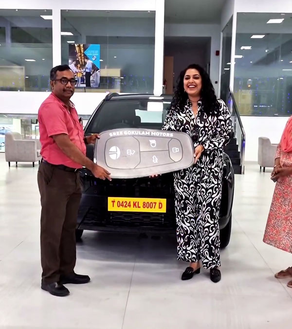 malayalam-actress-jewel-mary-buys-new-tata-nexon-dark-edition
