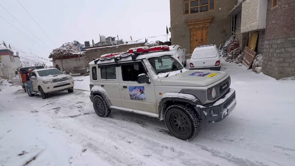 Maruti Suzuki Jimny Tows a 6-Ton Truck Along With a Toyota Fortuner