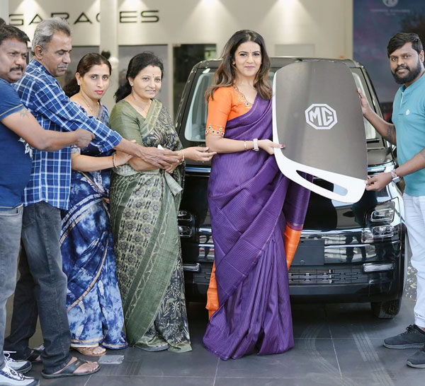 Kannada Actress Namratha Gowda Buys Affordable Price Mg Comet Ev