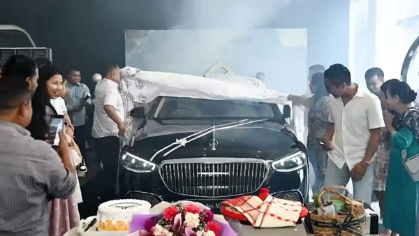 meghalaya-politician-arrives-in-range-rover-buys-maybach-s680-sedan