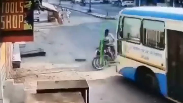 haryana-bus-driver-collided-chain-snatchers-video-viral