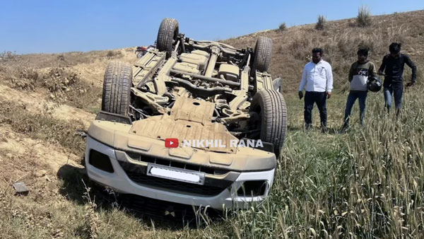 mahindra-scorpio-n-rollover-on-highway-all-passengers-safe