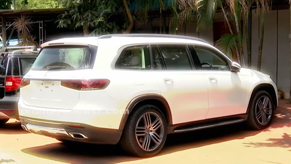 odisha-police-seized-benz-car-running-without-number-plate