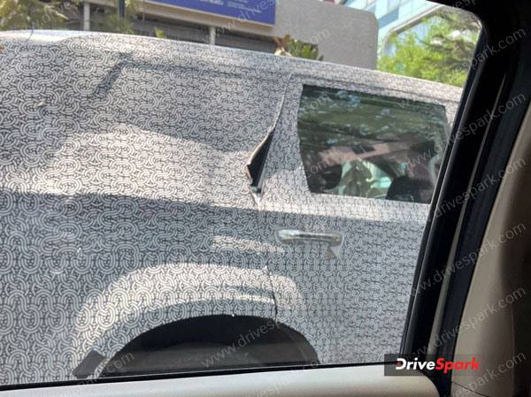 new-mg-gloster-facelift-suv-spotted-testing-details