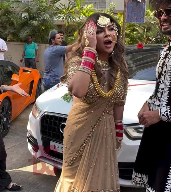 actress-rakhi-sawant-received-expensive-audi-car-as-a-gift-from-his-fan