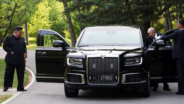 Vladimir Putin Gifts Russian Rolls Royce Aurus Senat Car To Kim Jong Un What Are The Specialities