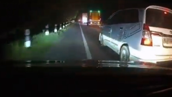 highway-robbery-captured-in-car-dashcam-cops-arrested-the-thieves