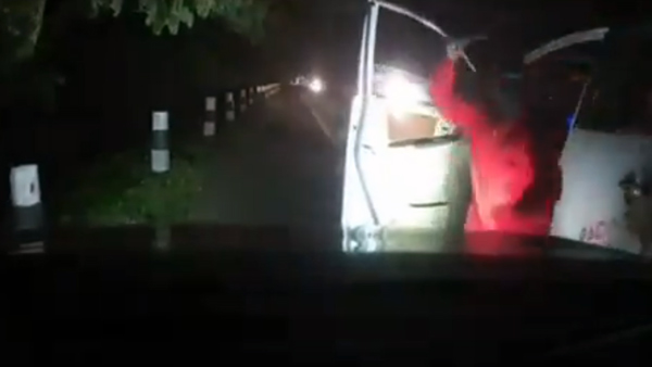 highway-robbery-captured-in-car-dashcam-cops-arrested-the-thieves